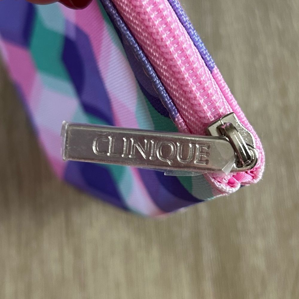 Nwot Clinique Geometric Patterned Makeup / Cosmetic Bag View 4